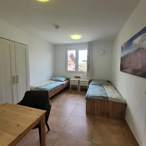  Apartment Chen, 2 Doppelzimmer , Ebk, Separater Balkon